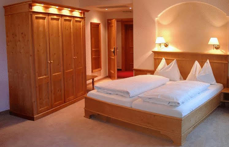 Hotel Garni Partaneshof Мерано Экстерьер фото